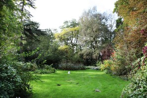 Garden - Spacious 11-bed Family Retreat (Ruiselede)