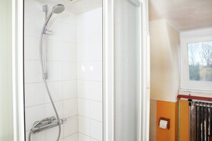 Shower - Spacious 11-bed Family Retreat (Ruiselede)