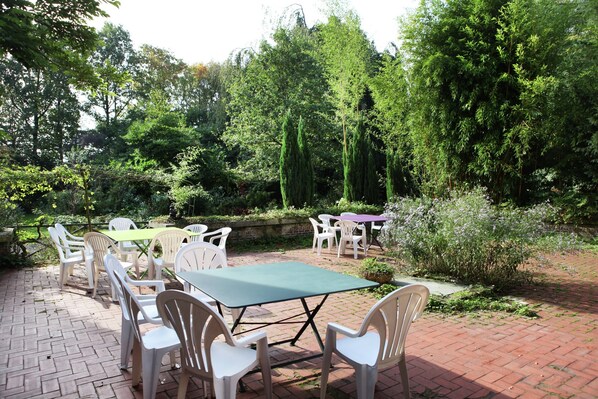 Classic House, Multiple Bedrooms | Balcony - Spacious 11-bed Family Retreat (Ruiselede)