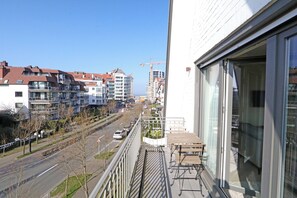 Apartamento Confort, 3 habitaciones | Balcón