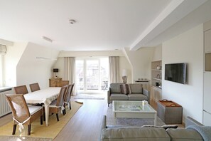 Comfort Apartment, 3 Bedrooms | Living room - Apartment in Knokke Near Zwin Reserve (Knokke-Heist)
