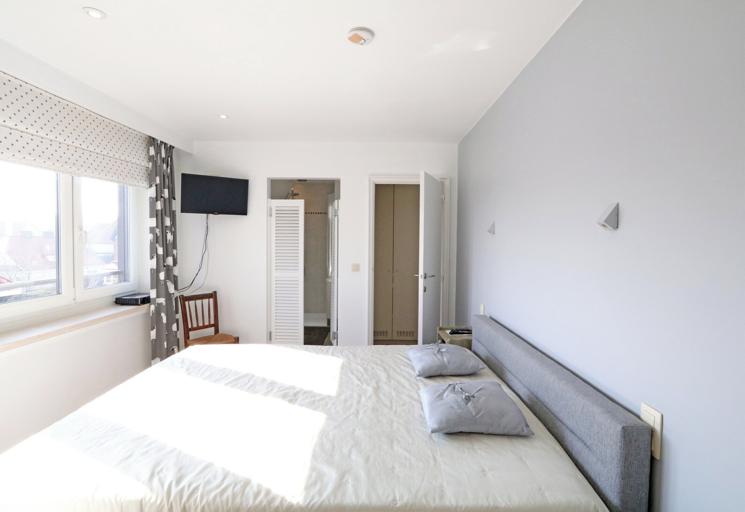 Classic Apartment, 2 Bedrooms | 5 bedrooms, individually furnished, iron/ironing board