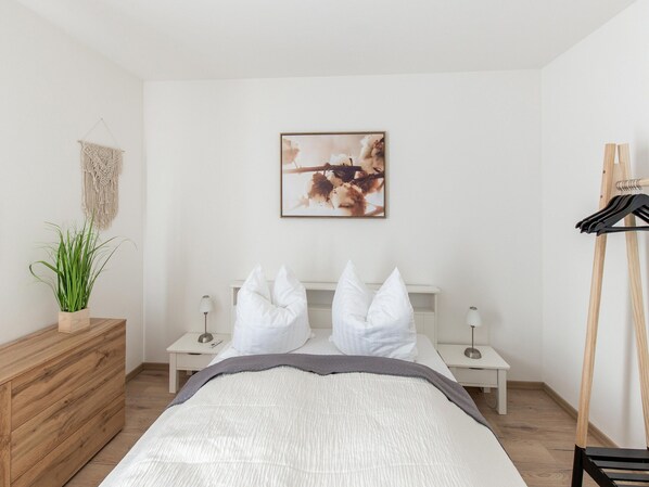 2 habitaciones, muebles diferentes y ropa de cama 