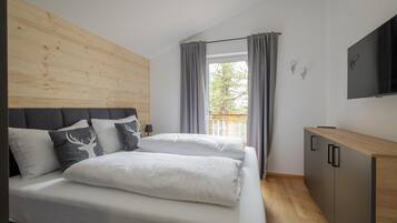 Classic Chalet, 4 Bedrooms | 7 bedrooms, individually furnished