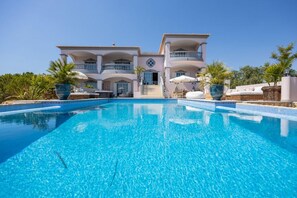 Klassieke villa, 1 slaapkamer | Zwembad | Een binnenzwembad en een buitenzwembad