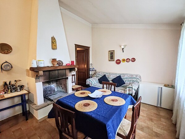 Dining - Apartment in Umbria Near Montefalco Winery (Giano dell'Umbria)