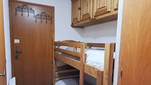 Căn hộ phong cách cổ điển, 2 phòng ngủ