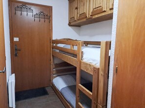Classic Apartment, 2 Bedrooms - Apartment in Petit Chatel Near Cable Car (Chatel)