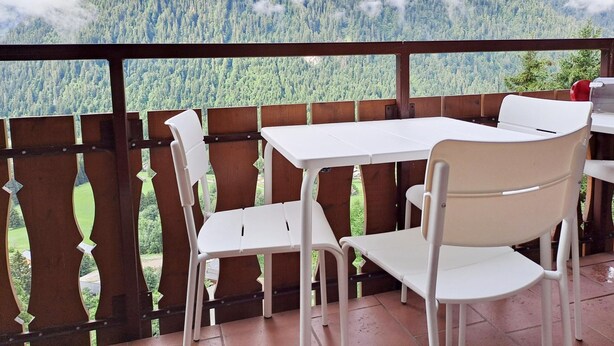 Căn hộ phong cách cổ điển, 2 phòng ngủ | Ban công
