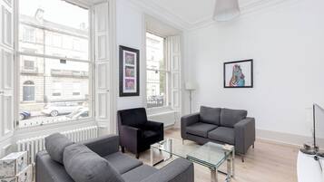 City Apartment | Living area