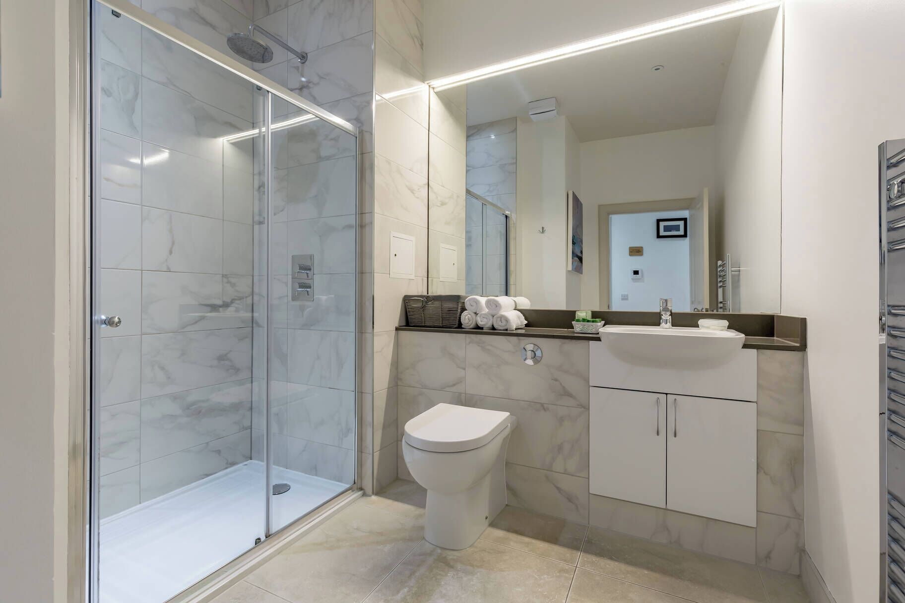 Apartamento Premium | Baño | Ducha, secador de pelo, toallas y jabón