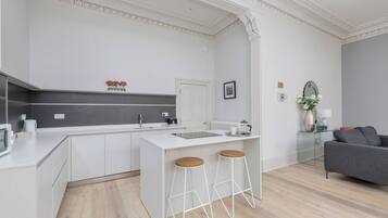 Appartement Confort | Cuisine privée | Réfrigérateur, micro-ondes, four, plaque de cuisson