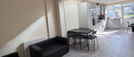 House, 5 Bedrooms, Terrace | Living area