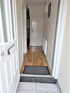 House, 5 Bedrooms, Terrace | Property entrance - Large & Cozy 5-bed House in a Quiet Dagenham Area (Dagenham)