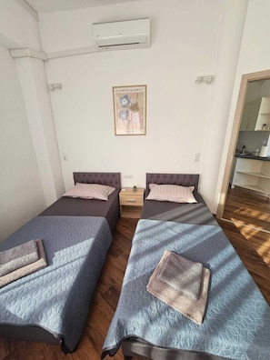 Iron/ironing board, WiFi, bed sheets