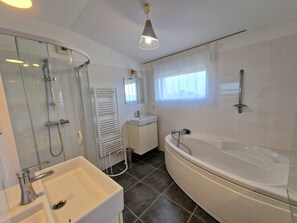 Shower, hair dryer, towels, toilet paper - Sérénité Marine, 6 people, beach and shops within walking distance (Saint-Pol-de-Léon)