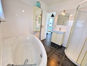 Shower, hair dryer, towels, toilet paper - Sérénité Marine, 6 people, beach and shops within walking distance (Saint-Pol-de-Léon)
