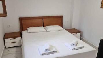 Bungalow, Courtyard View