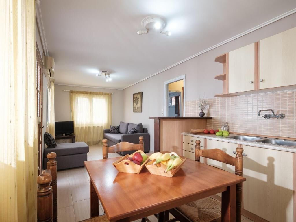 Bungalow, Courtyard View