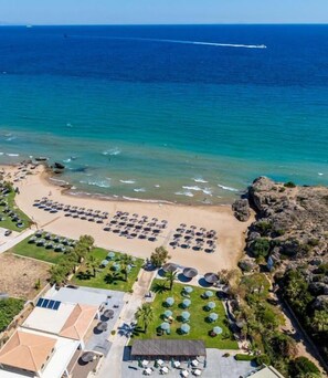 Plage privée, sable blanc, bar de plage