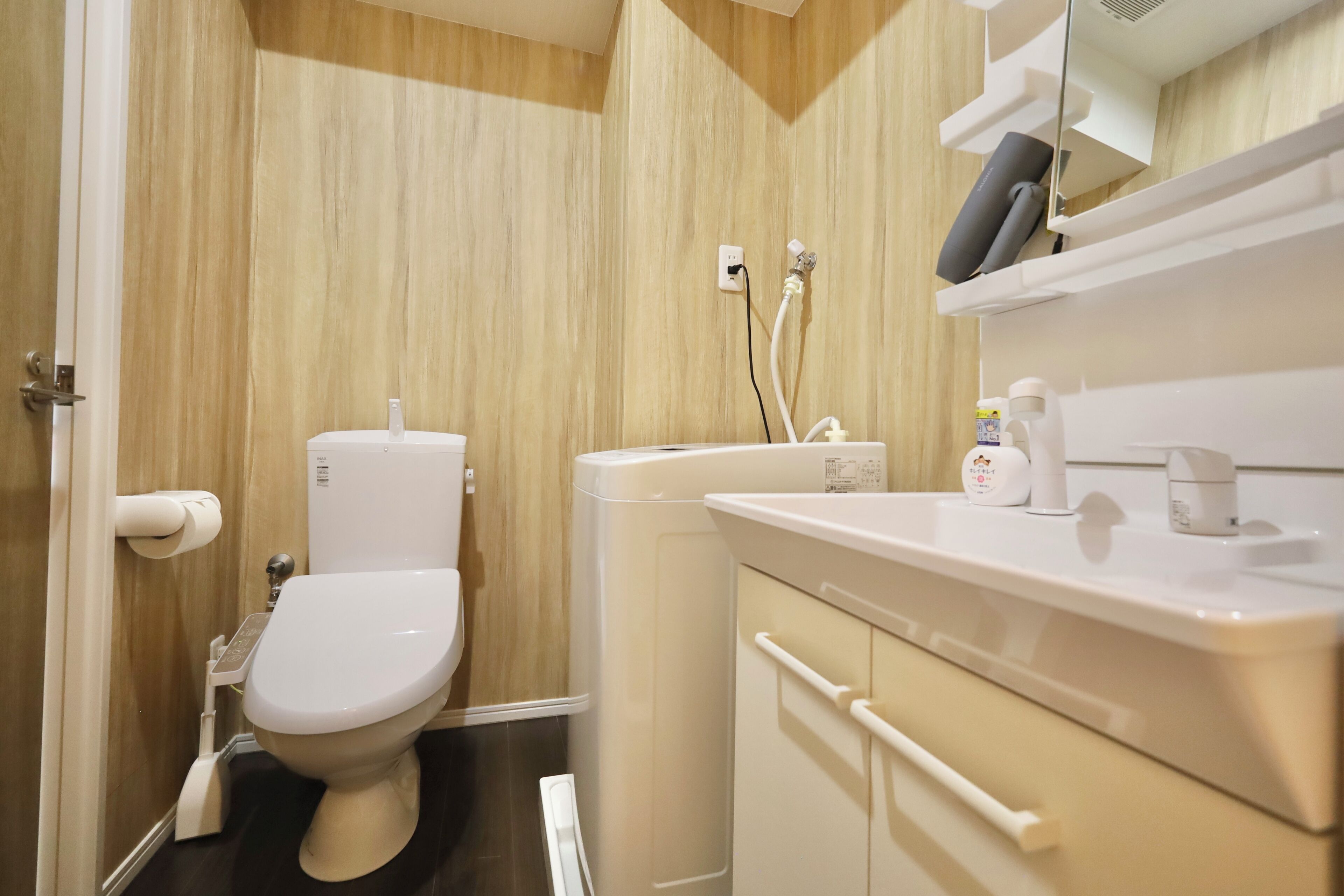 Deluxe-Zweibettzimmer | Badezimmer | Duschwanne, Handtücher