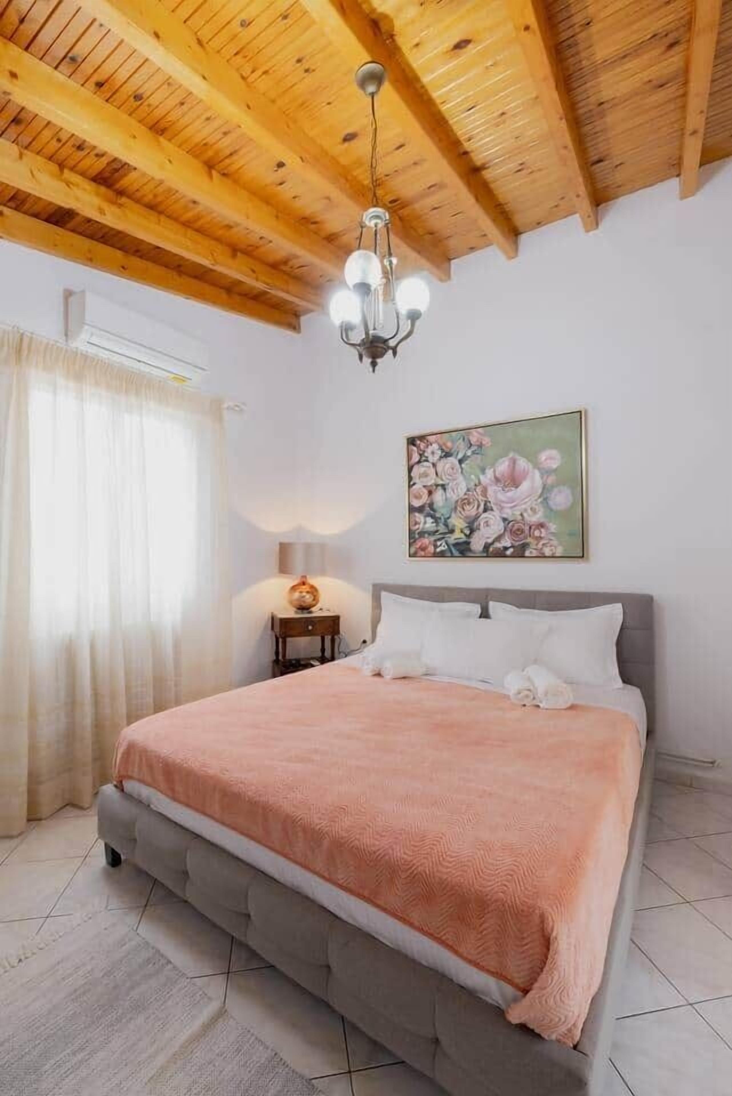 2 quartos, ferros/tábuas de passar roupa, Wi-Fi, roupa de cama