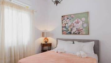 2 quartos, ferros/tábuas de passar roupa, Wi-Fi, roupa de cama