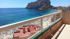 A balcony with a view of a beach, a rocky mountain, and a cityscape. - Frontline Beach Penthouse ApoloXI Calpe (Calpe)