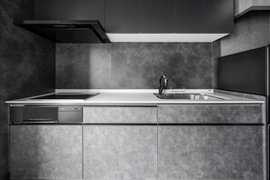 Apartment | Private kitchen | Fridge, microwave, stovetop, rice cooker - U suzukou (Asahikawa)