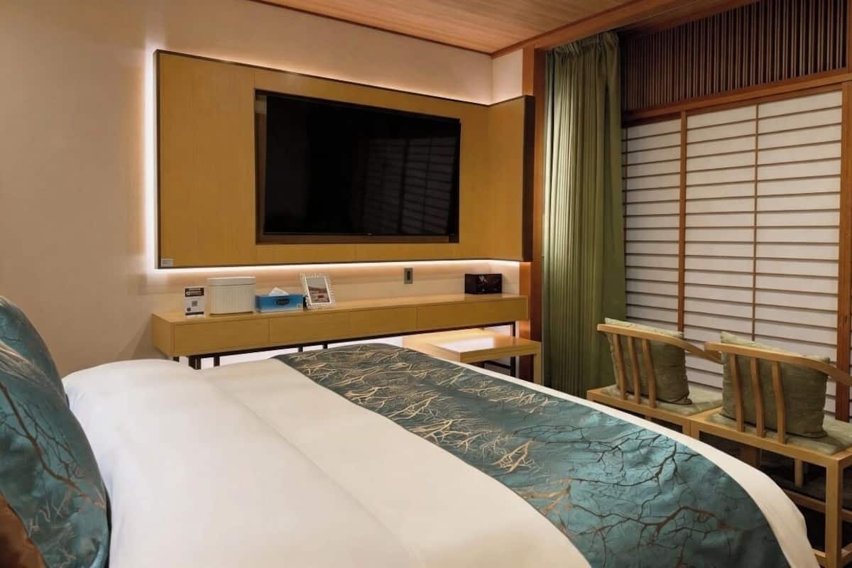Down comforters, in-room safe, individually decorated