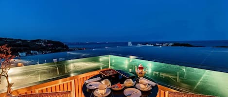 Honeymoon Suite, 1 Queen Bed | View from room