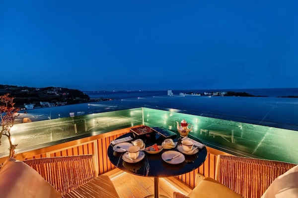 Honeymoon Suite, 1 Queen Bed | View from room