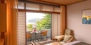 Down duvets, in-room safe, individually decorated - Tsuruyoshikawa onsen hotel (Manazuru)
