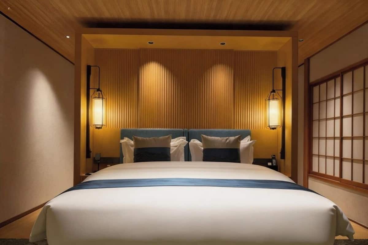 Edredons de pluma, cofres nos quartos, individualmente decorados