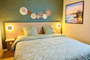 Room - Malibu - Suite in residence with swimming pool (Neuf-Mesnil)