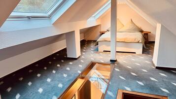 4 bedrooms, WiFi, bed sheets