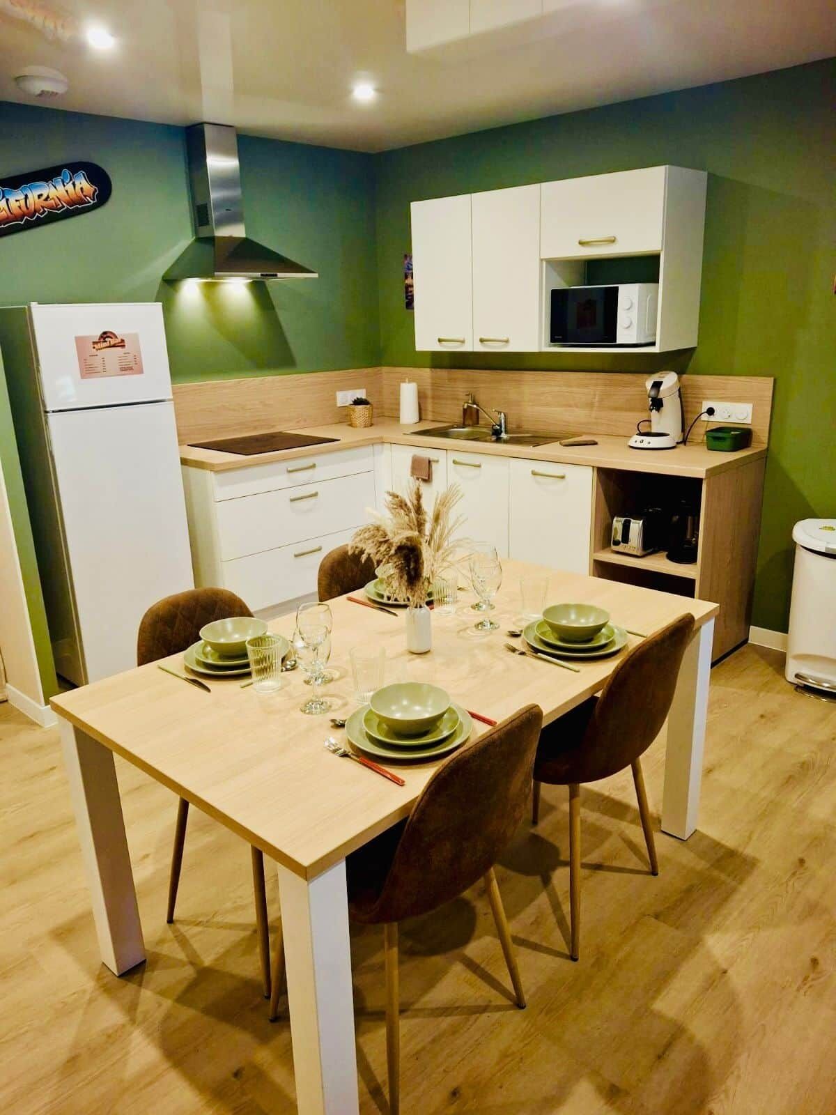 Refrigerador, microondas, parrilla de estufa y lavavajillas 