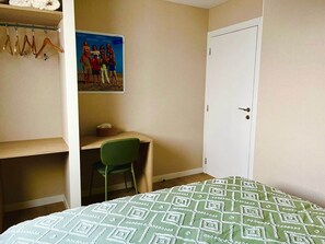 WiFi, bed sheets - Laguna Beach - Suite in residence with swimming pool (Neuf-Mesnil)