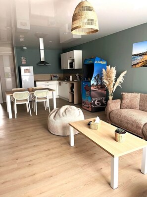 TV, table tennis - Laguna Beach - Suite in residence with swimming pool (Neuf-Mesnil)