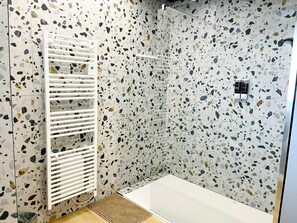 Bathroom - Hollywood - Suite in residence with swimming pool (Neuf-Mesnil)