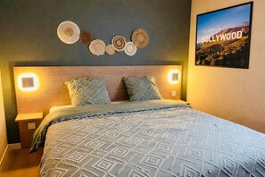 Room - Hollywood - Suite in residence with swimming pool (Neuf-Mesnil)