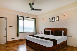1 bedroom, desk, bed sheets