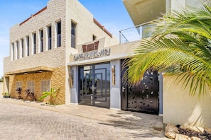 Exterior detail - LUX 2BR Condo w/ King Bed Wariruri 308 by Bocobay (Noord)
