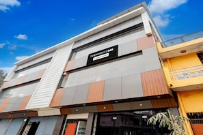 Exterior - Super Townhouse Oak Kanpur (Kanpur)