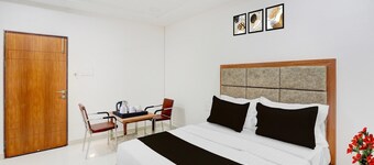 Townhouse Oak Public Garden