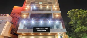 Townhouse Oak Public Garden