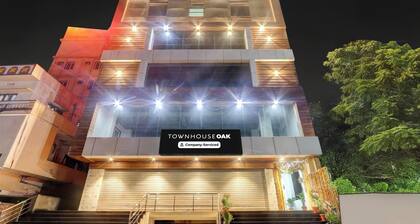 Townhouse Oak Public Garden