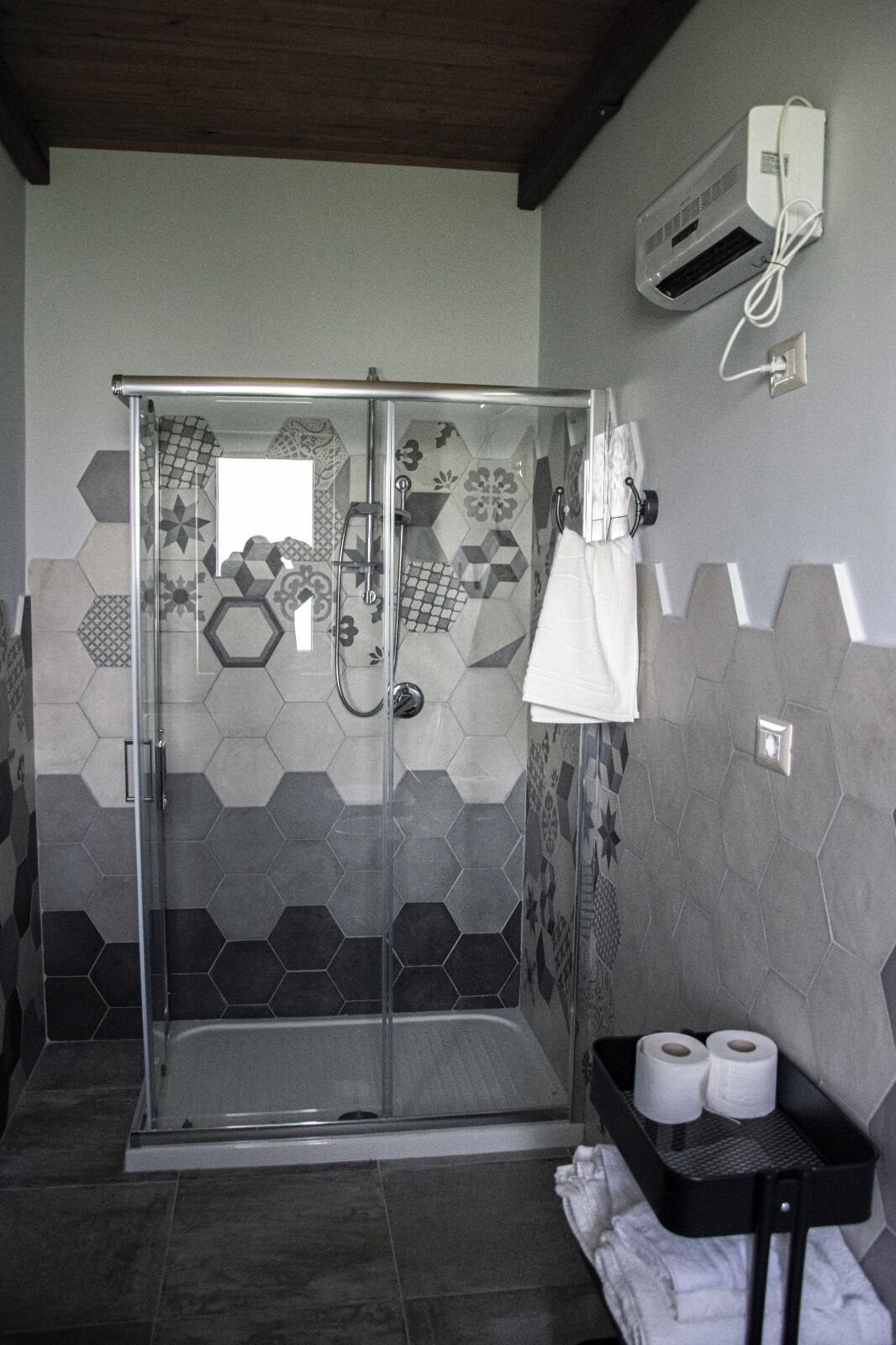 Deluxe Double or Twin Room, Vineyard View | Bathroom