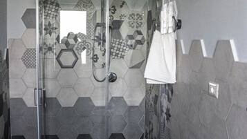 Deluxe Double or Twin Room, Vineyard View | Bathroom