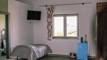 Deluxe Triple Room, Vineyard View